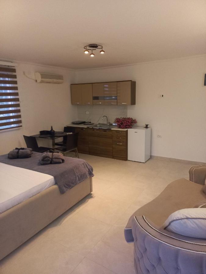 Apartments Stankovic & Boat Tours Virpazar Exteriör bild